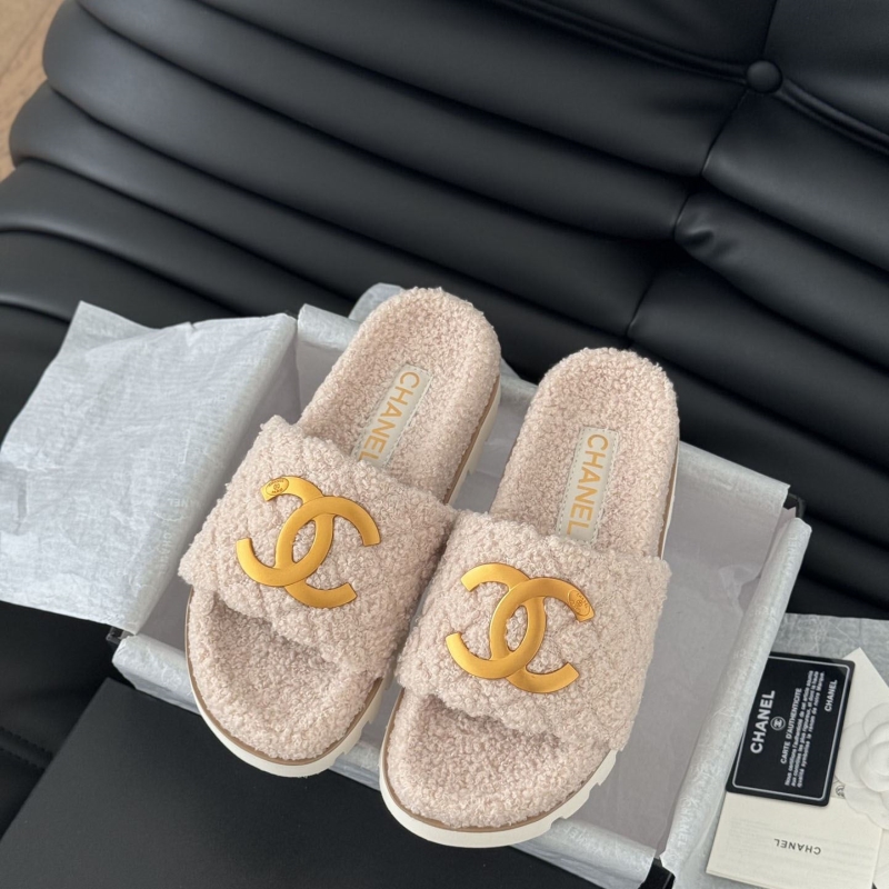 Ch**el slippers